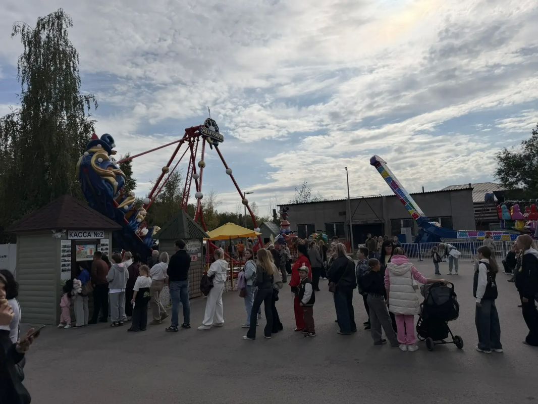 В "Центральном" — ажиотаж, все хотят покататься на каруселях