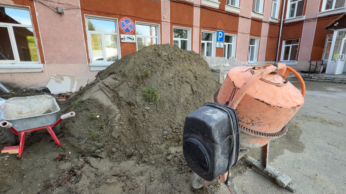 Троицком районе продолжается ремонт поликлиники ЦРБ Троицком районе продолжается ремонт поликлиники ЦРБ