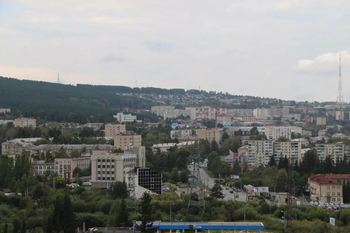 Сегодня предлагаем ненадолго перенестись в город стали, гор и искусства Сегодня предлагаем ненадолго перенестись в город стали, гор и искусства
