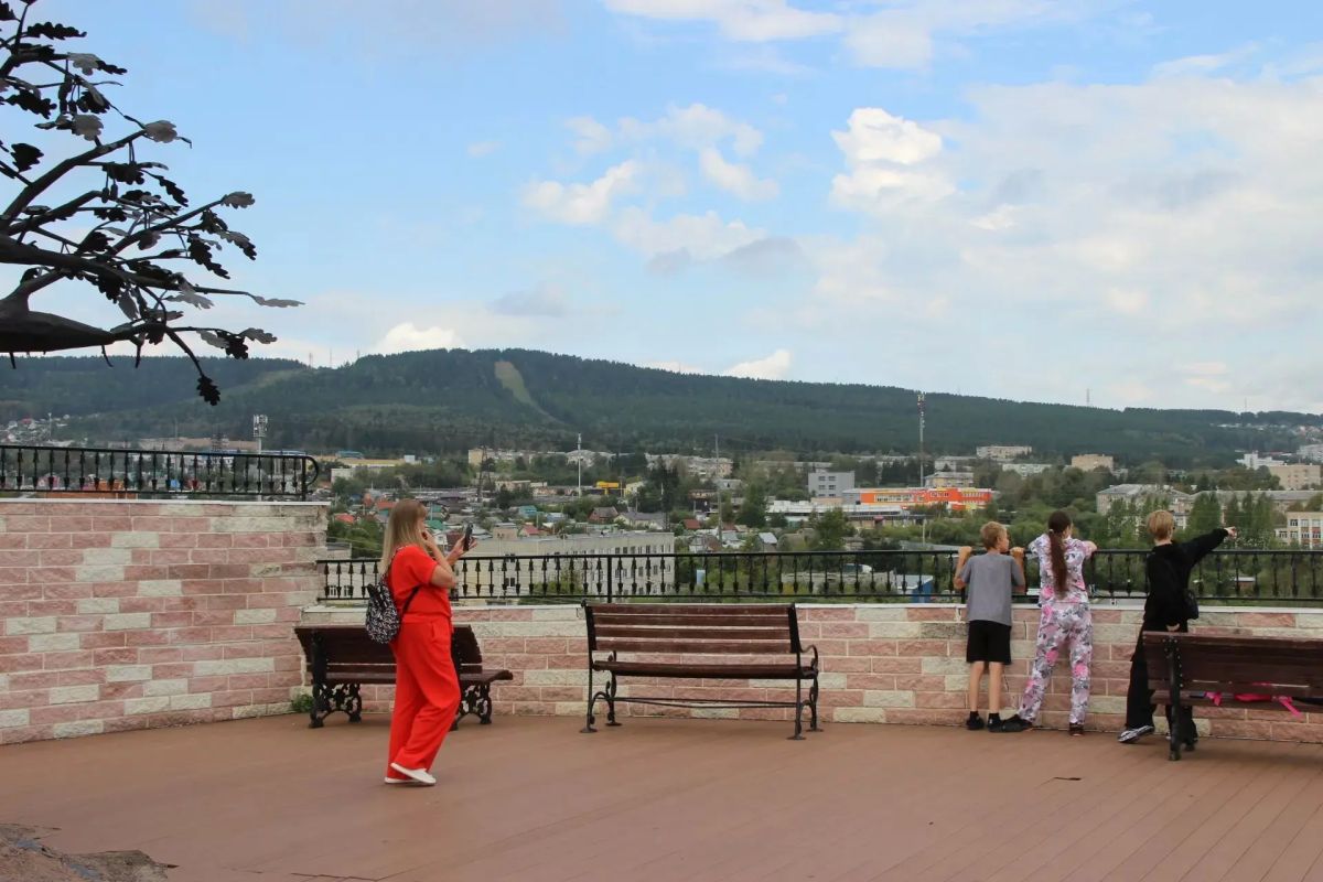 Сегодня предлагаем ненадолго перенестись в город стали, гор и искусства Сегодня предлагаем ненадолго перенестись в город стали, гор и искусства