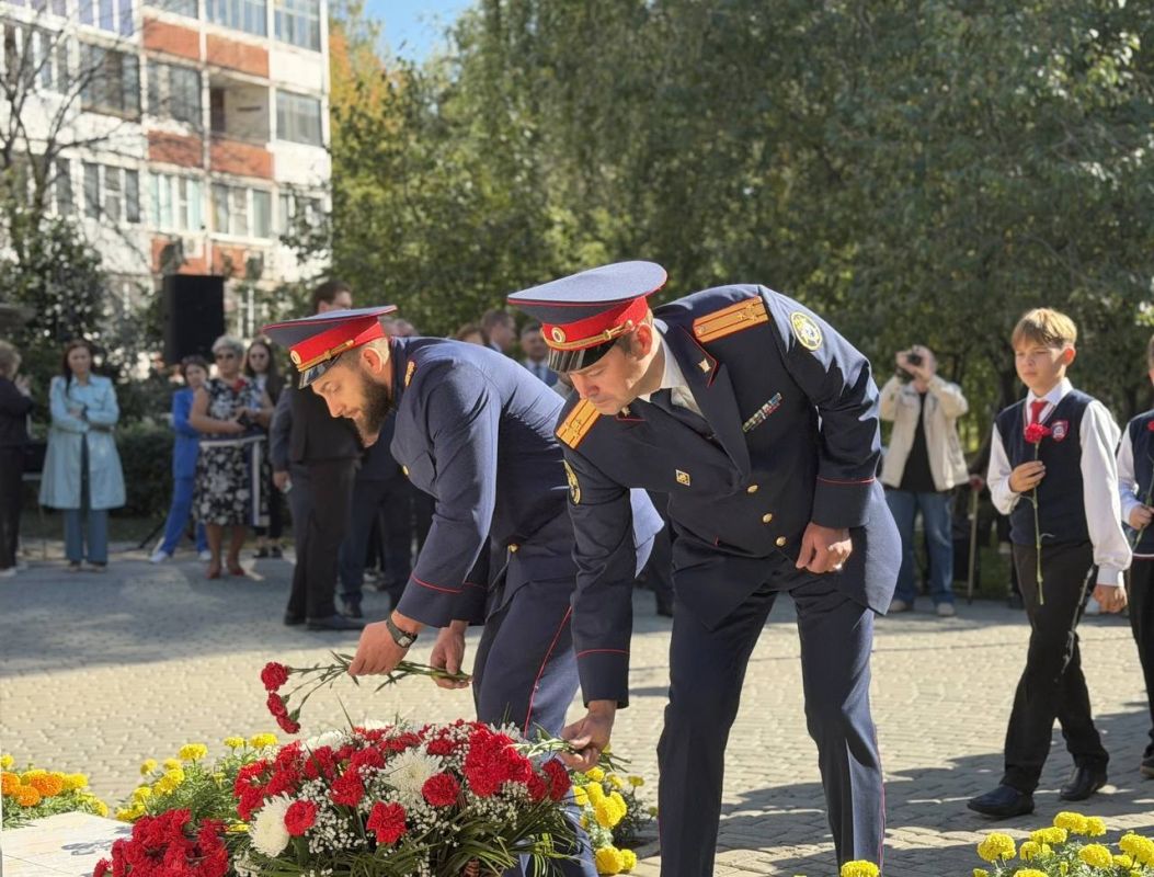 Сегодня, в 85-ю годовщину начала одной из самых трагических и героических страниц Великой Отечественной войны, сотрудники следственного управления Следственного комитета РФ по Алтайскому краю приняли участие в... Сегодня, в 85-ю годовщину начала одной из самых трагических и героических страниц Великой Отечественной войны, сотрудники следственного управления Следственного комитета РФ по Алтайскому краю приняли участие в...