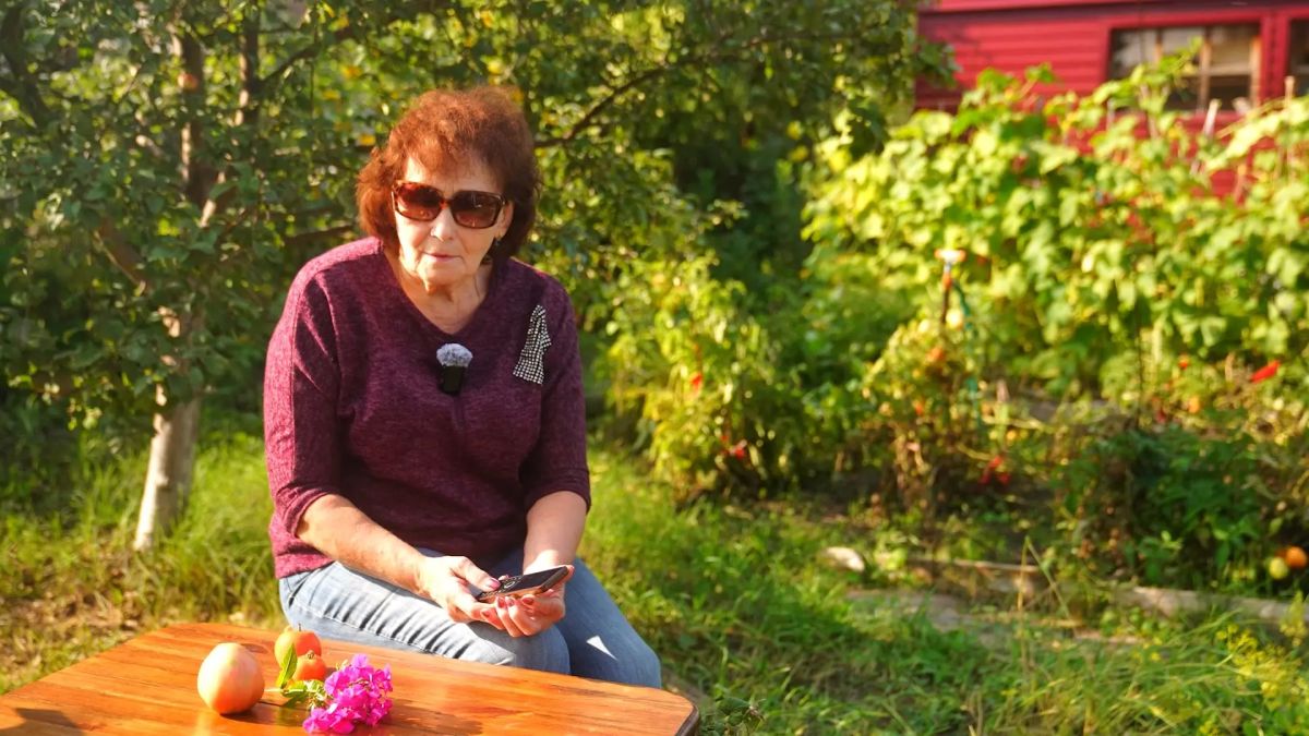 Потеряла зрение, но не сдалась: как экс-начальник радиобюро помогает незрячим на Алтае Потеряла зрение, но не сдалась: как экс-начальник радиобюро помогает незрячим на Алтае