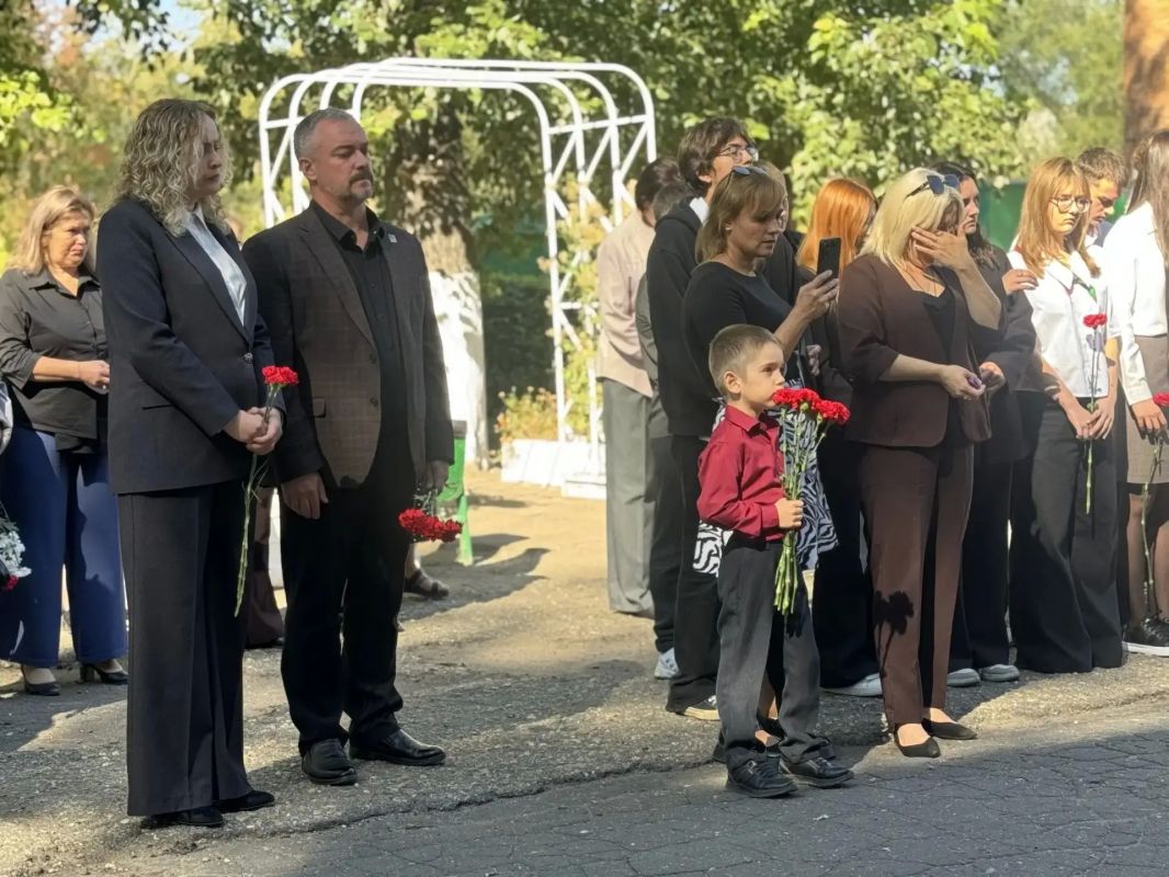 #ВечнаяпамятьГероям. В Рубцовске открыли мемориальную доску Виталию Кулумбаеву #ВечнаяпамятьГероям. В Рубцовске открыли мемориальную доску Виталию Кулумбаеву