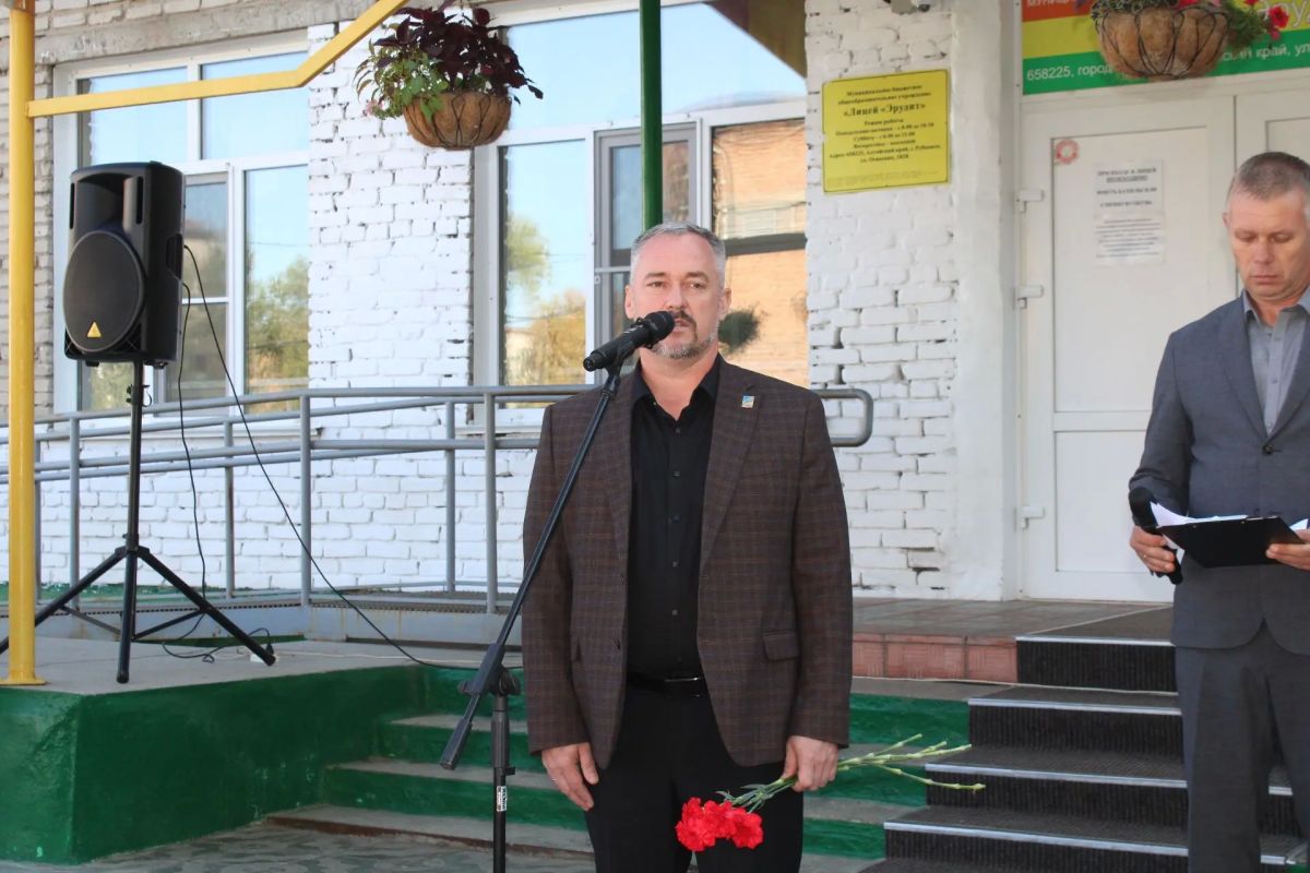 #ВечнаяпамятьГероям. В Рубцовске открыли мемориальную доску Виталию Кулумбаеву #ВечнаяпамятьГероям. В Рубцовске открыли мемориальную доску Виталию Кулумбаеву