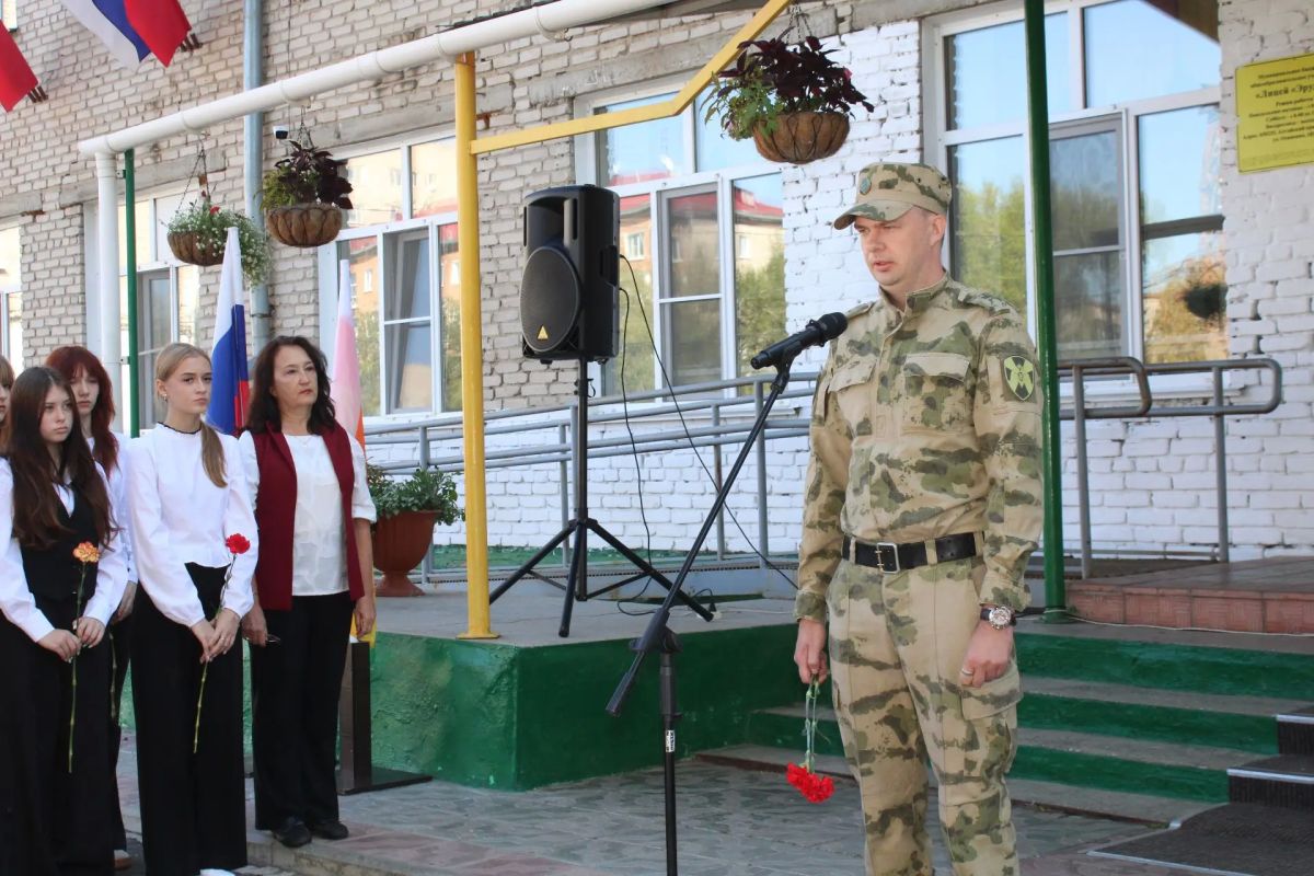 #ВечнаяпамятьГероям. В Рубцовске открыли мемориальную доску Виталию Кулумбаеву #ВечнаяпамятьГероям. В Рубцовске открыли мемориальную доску Виталию Кулумбаеву