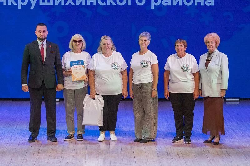 На IX краевом слете «серебряных» добровольцев Алтайского края «Дорогою добра» были отмечены 5 лучших отрядов добровольцев, принявших участие в конкурсе «Марафон добра»