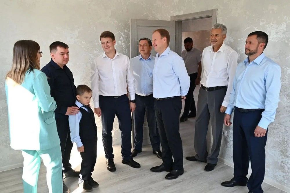 Новоселы микрорайона Светлый в Тальменском районе встретились с Губернатором региона и депутатами АКЗС Новоселы микрорайона Светлый в Тальменском районе встретились с Губернатором региона и депутатами АКЗС