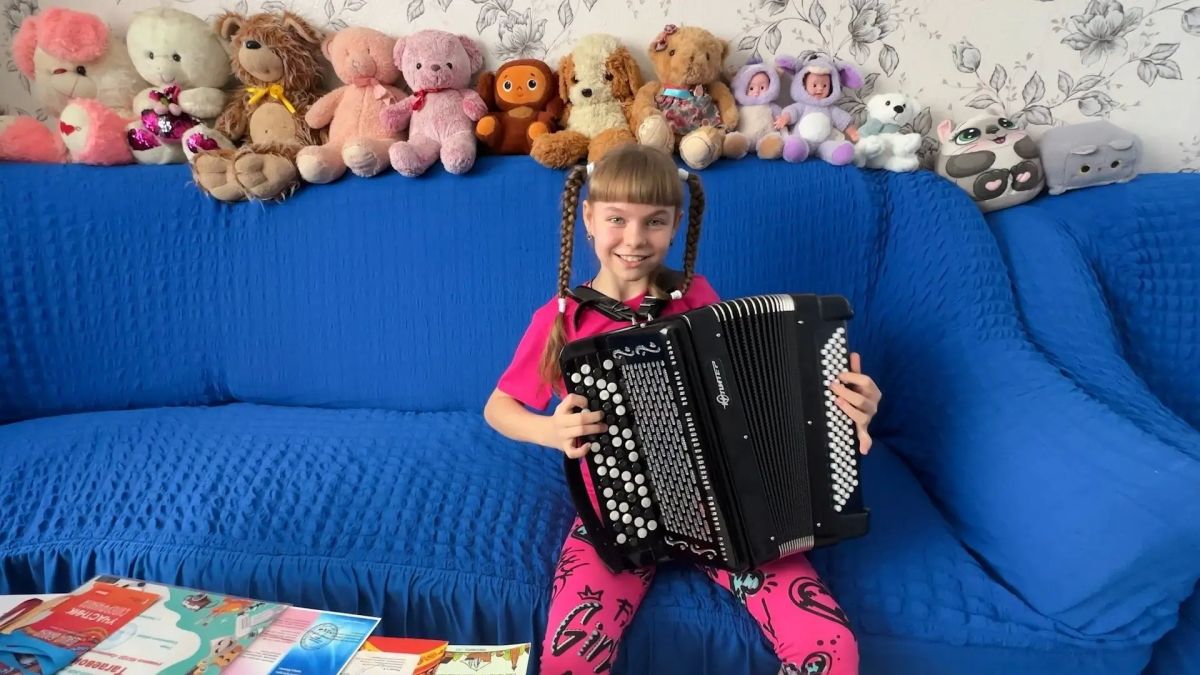 10-летняя Олеся Тагаева из села Смоленского стала лауреатом III Всероссийского фестиваля «Душа баяна» в Москве 10-летняя Олеся Тагаева из села Смоленского стала лауреатом III Всероссийского фестиваля «Душа баяна» в Москве