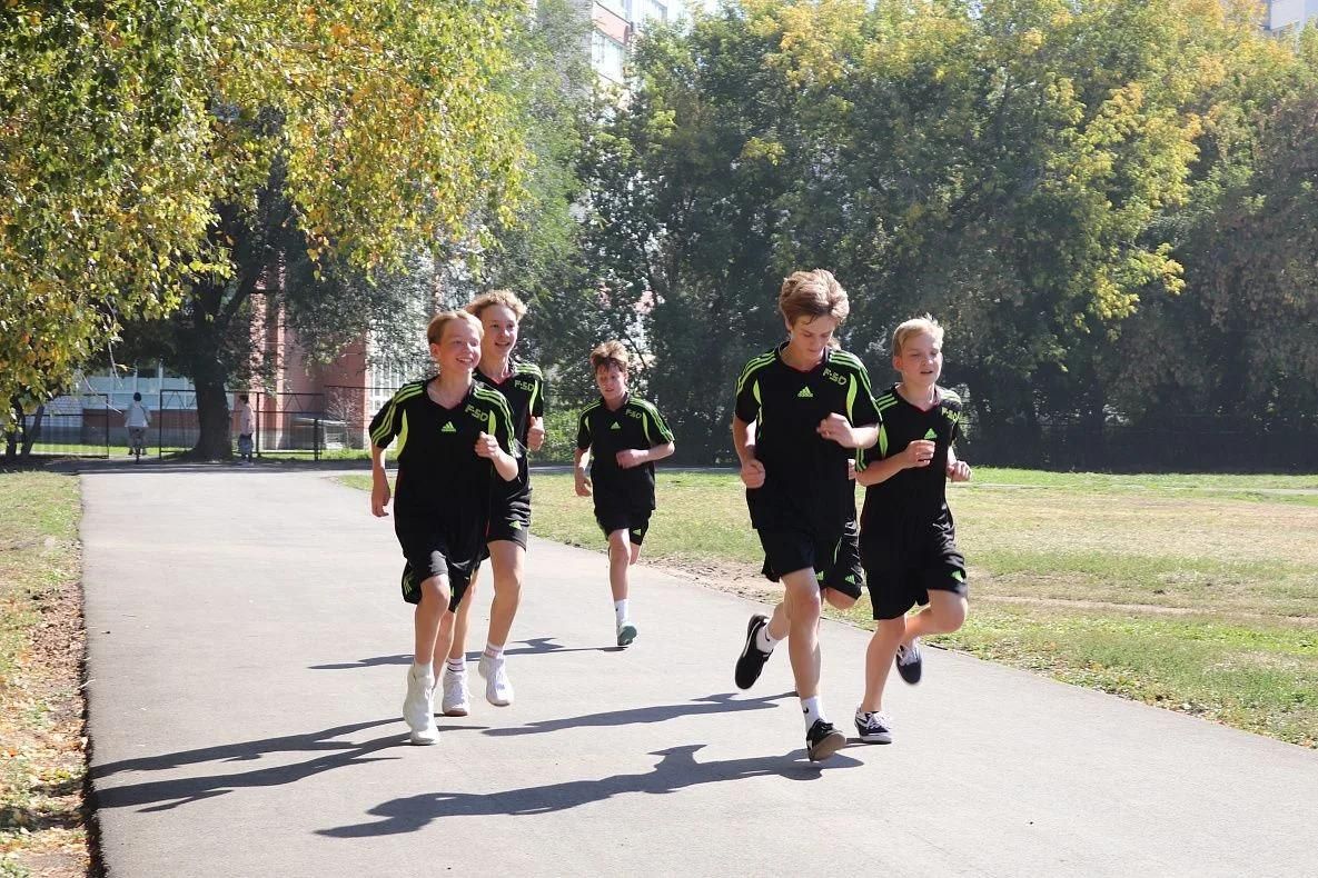 Обновленную спортивную площадку открыли в барнаульской школе №126 Обновленную спортивную площадку открыли в барнаульской школе №126