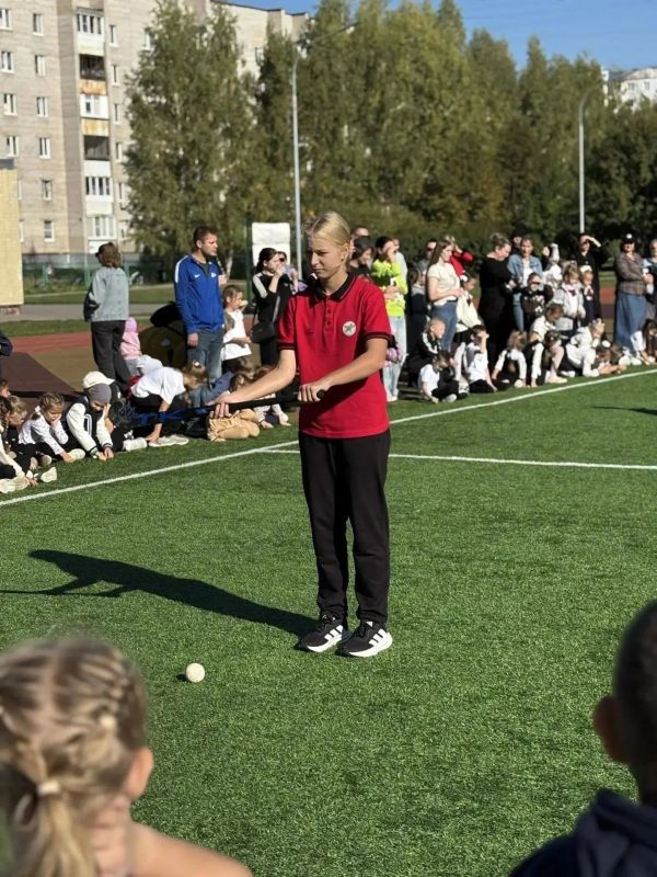 В Барнауле СШОР «Юность Алтая» провела фестиваль по хоккею на траве для первоклассников В Барнауле СШОР «Юность Алтая» провела фестиваль по хоккею на траве для первоклассников