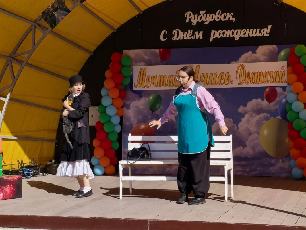 Нашему городу — 134 года!. Праздник в самом разгаре! Улицы наполняются музыкой и улыбками Нашему городу — 134 года!. Праздник в самом разгаре! Улицы наполняются музыкой и улыбками