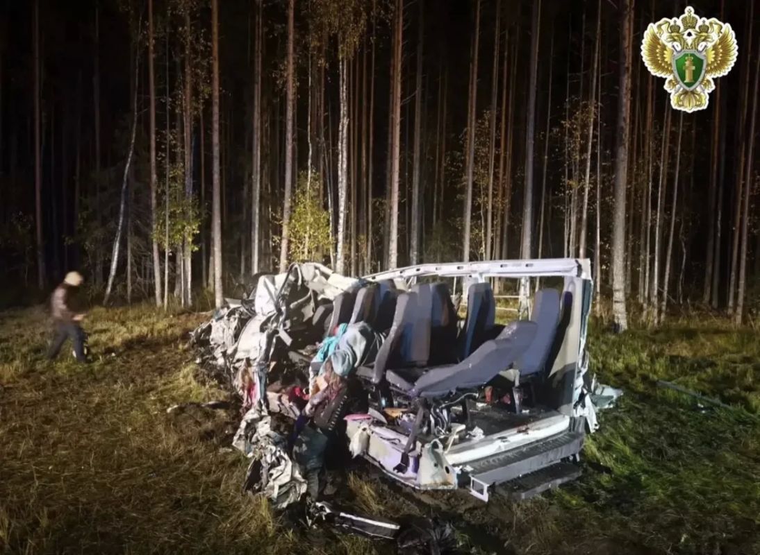 13 человек погибли при столкновении автобуса, лесовоза и авто под Архангельском 13 человек погибли при столкновении автобуса, лесовоза и авто под Архангельском