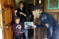 Полицейские и общественники в рамках акции «Помоги пойти учиться» продолжают посещать семьи, где есть школьники
