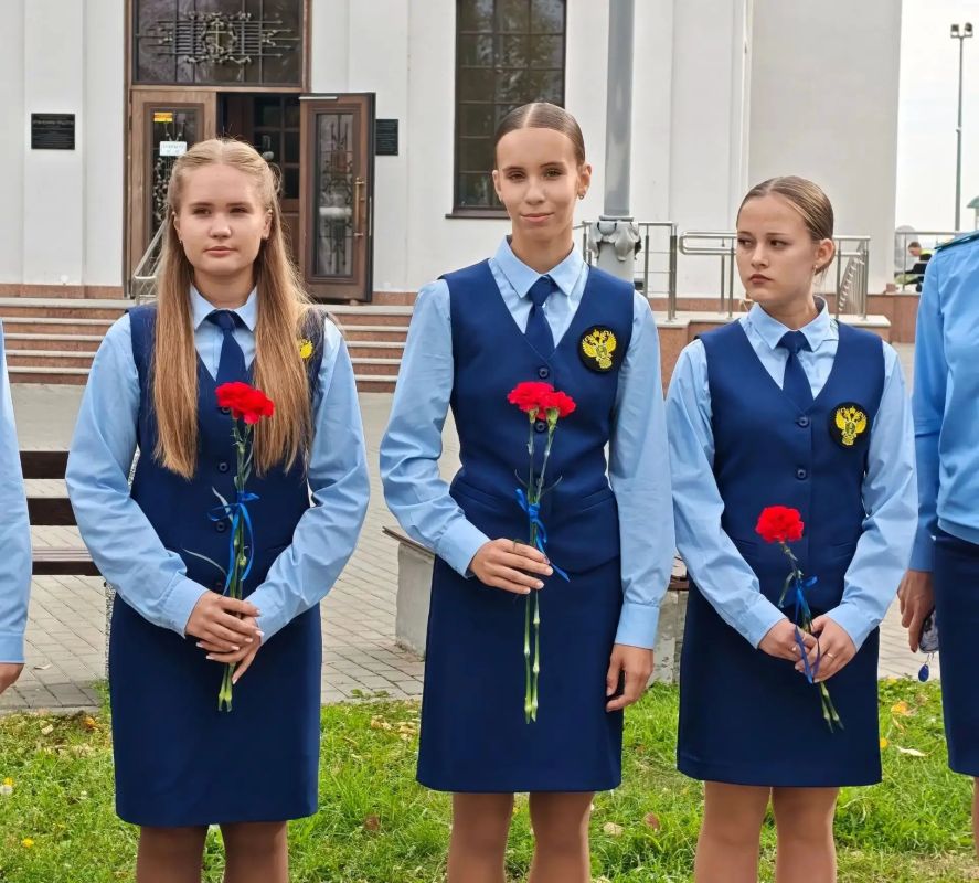В прокуратуре Алтайского края с участием ветеранов и учащихся прокурорских классов прошли памятные мероприятия, посвященные 89-летию со дня образования прокуратуры региона В прокуратуре Алтайского края с участием ветеранов и учащихся прокурорских классов прошли памятные мероприятия, посвященные 89-летию со дня образования прокуратуры региона