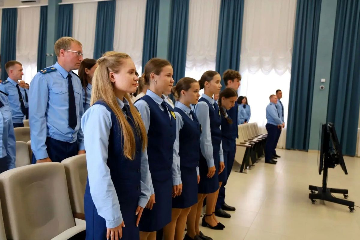 В прокуратуре Алтайского края с участием ветеранов и учащихся прокурорских классов прошли памятные мероприятия, посвященные 89-летию со дня образования прокуратуры региона В прокуратуре Алтайского края с участием ветеранов и учащихся прокурорских классов прошли памятные мероприятия, посвященные 89-летию со дня образования прокуратуры региона