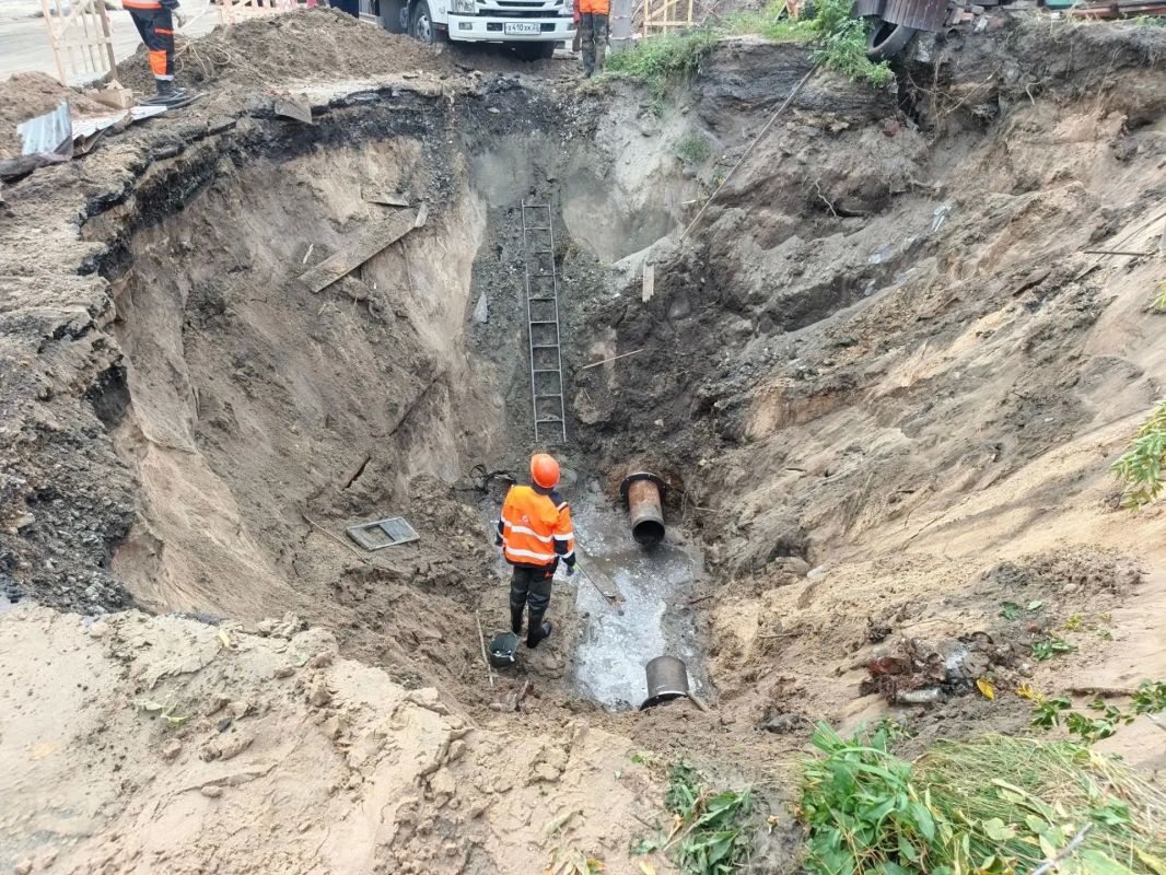 Устранение повреждения водопровода на Ядринцева: что сделано к этому часу Специалисты Росводоканал Барнаул в ночное время выполнили земляные работы и обнаружили повреждённый участок трубы. К настоящему времени изготовлены... Устранение повреждения водопровода на Ядринцева: что сделано к этому часу Специалисты Росводоканал Барнаул в ночное время выполнили земляные работы и обнаружили повреждённый участок трубы. К настоящему времени изготовлены...