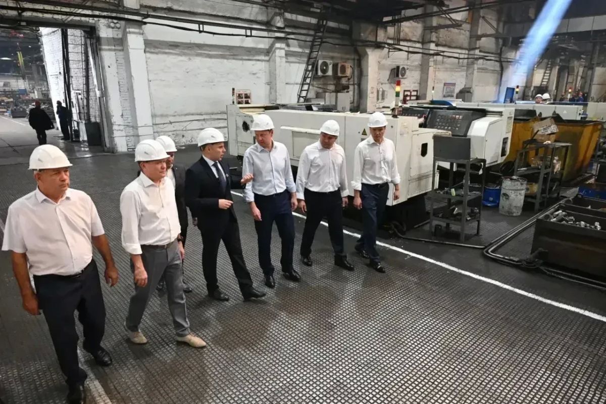 Губернатор Алтайского края Виктор Томенко посетил Рубцовский завод запасных частей Губернатор Алтайского края Виктор Томенко посетил Рубцовский завод запасных частей