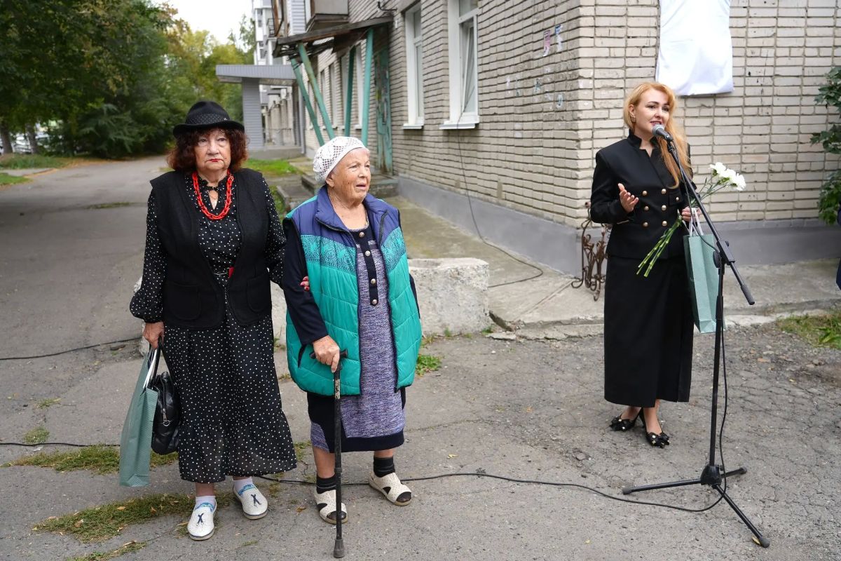 В Бийске открыли мемориальную доску Ивану Гавриловичу Меликову В Бийске открыли мемориальную доску Ивану Гавриловичу Меликову