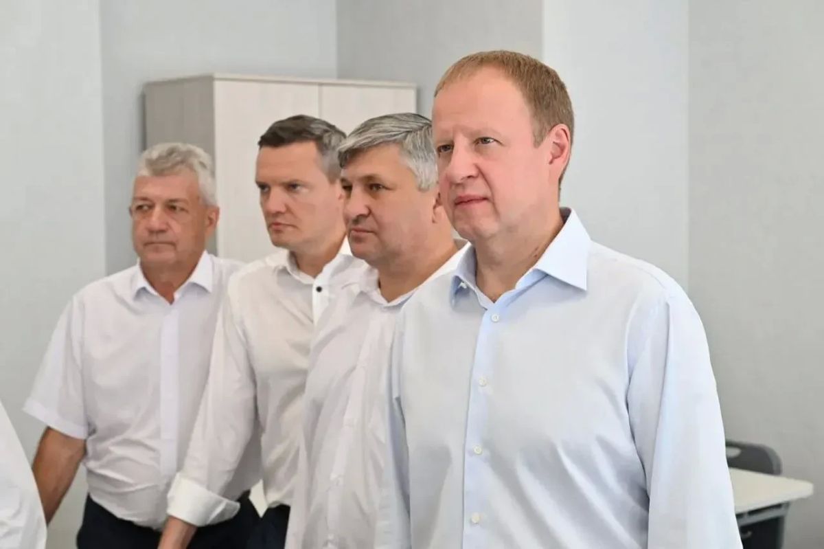 Губернатор Алтайского края Виктор Томенко вместе с депутатами Единой России посетил во время рабочей поездки в Рубцовск ДК «Тракторостроитель» Губернатор Алтайского края Виктор Томенко вместе с депутатами Единой России посетил во время рабочей поездки в Рубцовск ДК «Тракторостроитель»