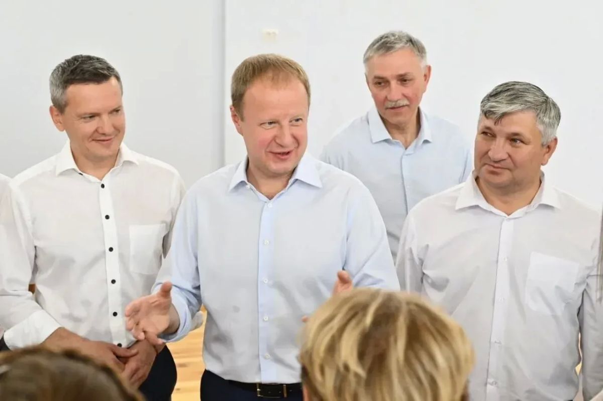 Губернатор Алтайского края Виктор Томенко вместе с депутатами Единой России посетил во время рабочей поездки в Рубцовск ДК «Тракторостроитель» Губернатор Алтайского края Виктор Томенко вместе с депутатами Единой России посетил во время рабочей поездки в Рубцовск ДК «Тракторостроитель»