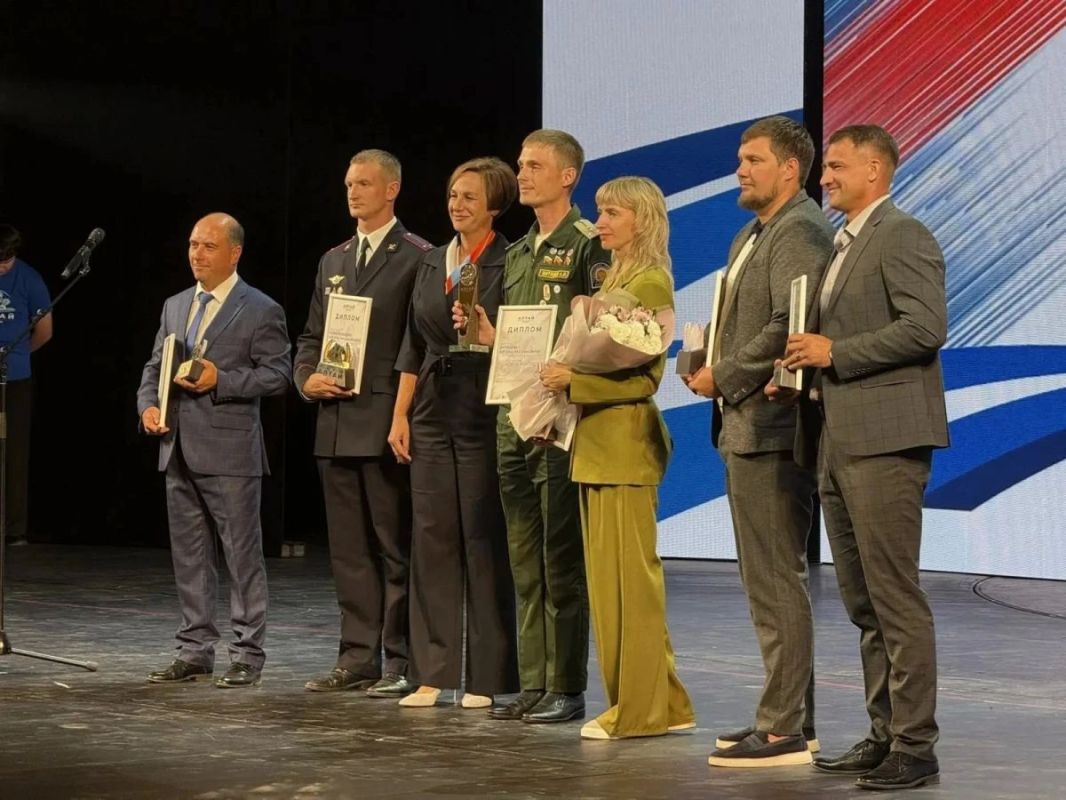 Бийчанин Артём Витязев победил в номинации «Сила рекордов» проекта «Алтай — земля сильных людей» Бийчанин Артём Витязев победил в номинации «Сила рекордов» проекта «Алтай — земля сильных людей»