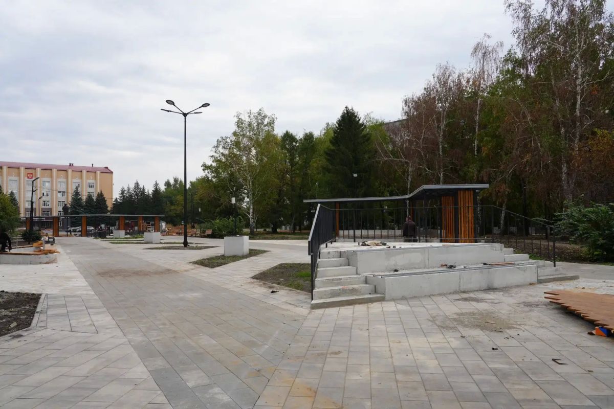 Глава Бийска сообщил о работах на первой очереди Петровского бульвара Глава Бийска сообщил о работах на первой очереди Петровского бульвара