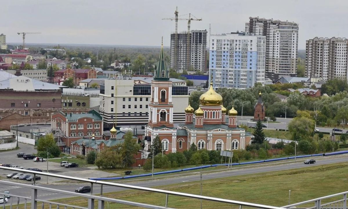 Вячеслав Франк и Захар Прилепин прогулялись по Нагорному парку Барнаула Вячеслав Франк и Захар Прилепин прогулялись по Нагорному парку Барнаула