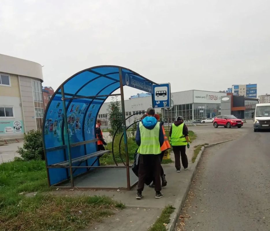 Работы по благоустройству и содержанию общественных территорий города продолжаются Работы по благоустройству и содержанию общественных территорий города продолжаются
