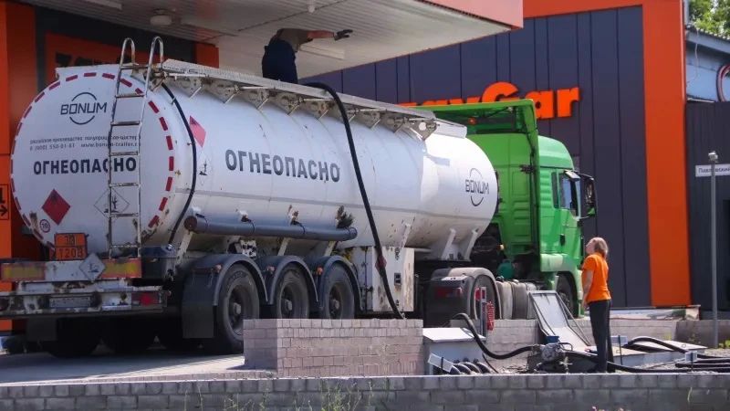Моторное топливо подорожало в Алтайском крае почти на 27% за год
