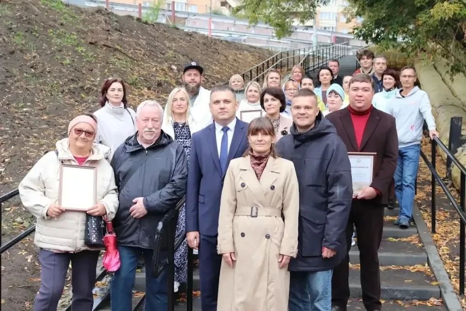 В Барнауле открыли благоустроенную лестницу между улицами Попова и Монтажников