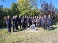В рамках экологической акции сотрудники ГУ МВД России по Алтайскому краю вместе со школьниками привели в порядок территорию на Аллее Памяти