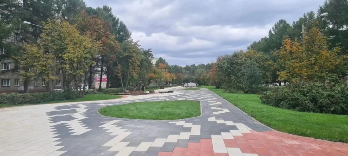 В барнаульском поселке Южном продолжают благоустраивать аллею имени А.И. Чепурко В барнаульском поселке Южном продолжают благоустраивать аллею имени А.И. Чепурко