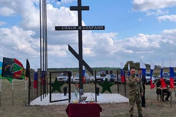 В Рубцовском районе освятили поклонный крест в память о погибших участниках СВО В Рубцовском районе освятили поклонный крест в память о погибших участниках СВО