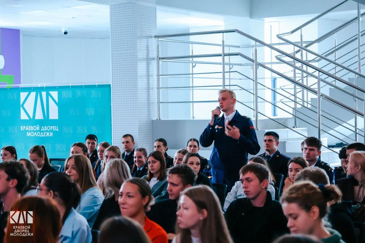 «Кино с Героем»: в краевой столице студенты встретились с участником СВО «Кино с Героем»: в краевой столице студенты встретились с участником СВО