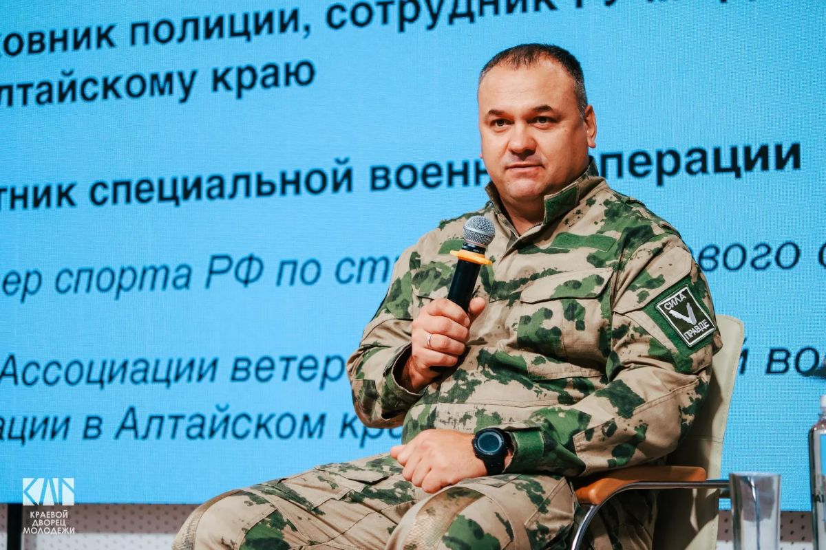 «Кино с Героем»: в краевой столице студенты встретились с участником СВО «Кино с Героем»: в краевой столице студенты встретились с участником СВО
