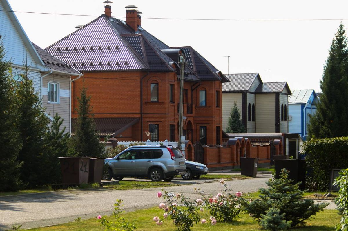 Солнечная Поляна понемногу окрашивается в осенние тона Солнечная Поляна понемногу окрашивается в осенние тона