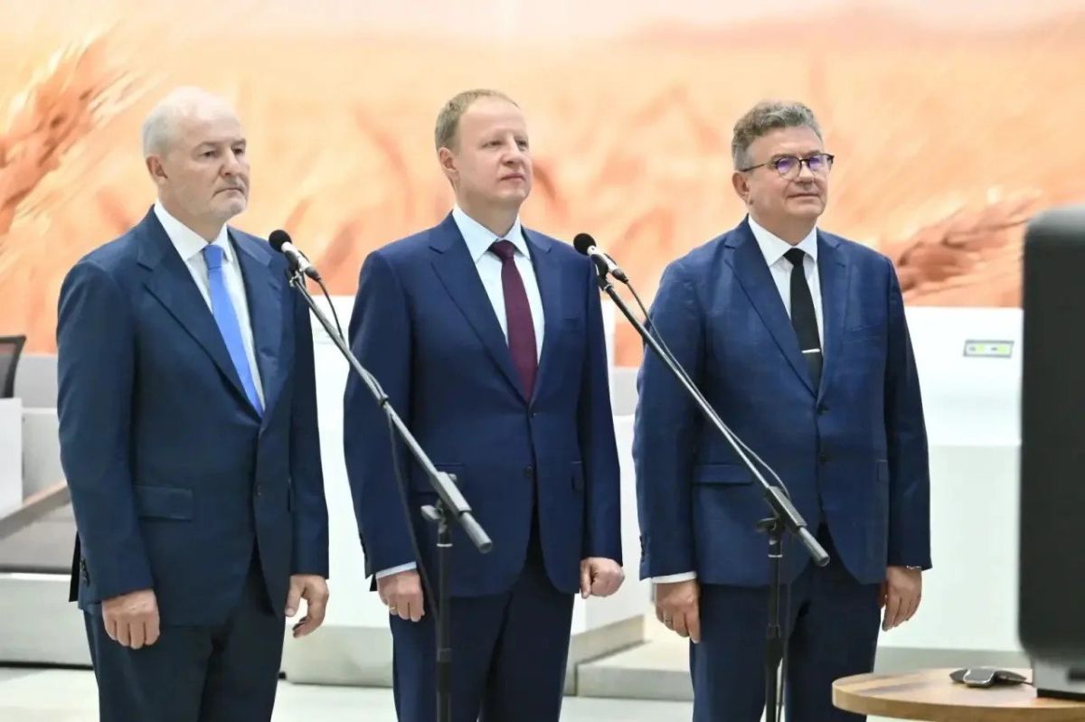 Владимир Путин дал старт работе нового пассажирского терминала аэропорта Барнаула Владимир Путин дал старт работе нового пассажирского терминала аэропорта Барнаула