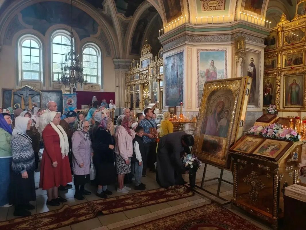 Главную святыню Алтайского края привезли в Барнаул Главную святыню Алтайского края привезли в Барнаул