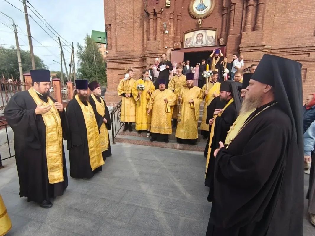 Главную святыню Алтайского края привезли в Барнаул Главную святыню Алтайского края привезли в Барнаул