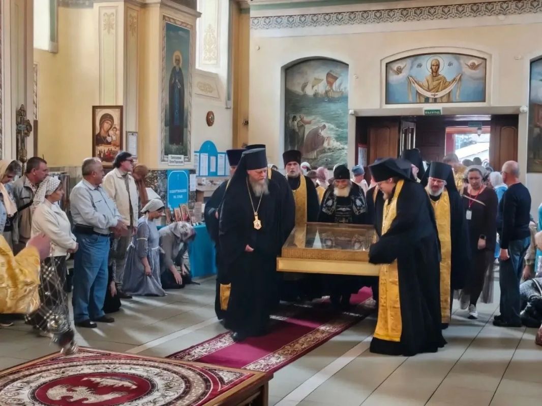 Главную святыню Алтайского края привезли в Барнаул Главную святыню Алтайского края привезли в Барнаул