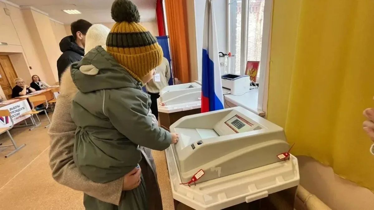 Семья Галины и Дениса Олинберг голосует на избирательном участке № 261, – об этом рассказали нам в Центральной ТИК Барнаула Семья Галины и Дениса Олинберг голосует на избирательном участке № 261, – об этом рассказали нам в Центральной ТИК Барнаула