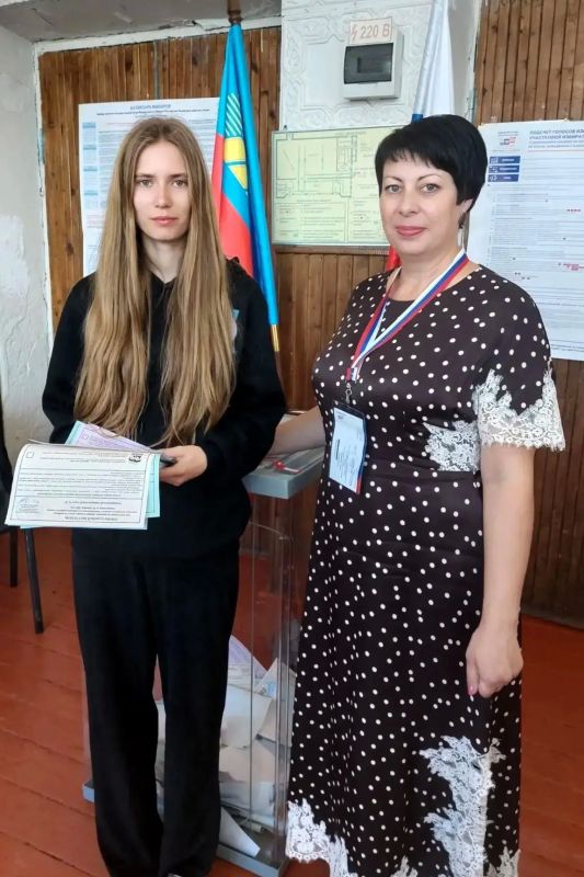 Заслуженный работник культуры России встретил день рождения на избирательном участке Заслуженный работник культуры России встретил день рождения на избирательном участке