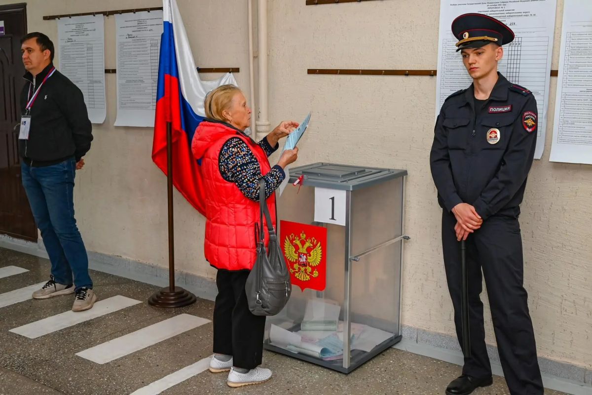 В Алтайском крае полицейские вместе с коллегами из других правоохранительных ведомств обеспечивали охрану общественного порядка и безопасность в период подготовки и проведения Единого дня голосования В Алтайском крае полицейские вместе с коллегами из других правоохранительных ведомств обеспечивали охрану общественного порядка и безопасность в период подготовки и проведения Единого дня голосования