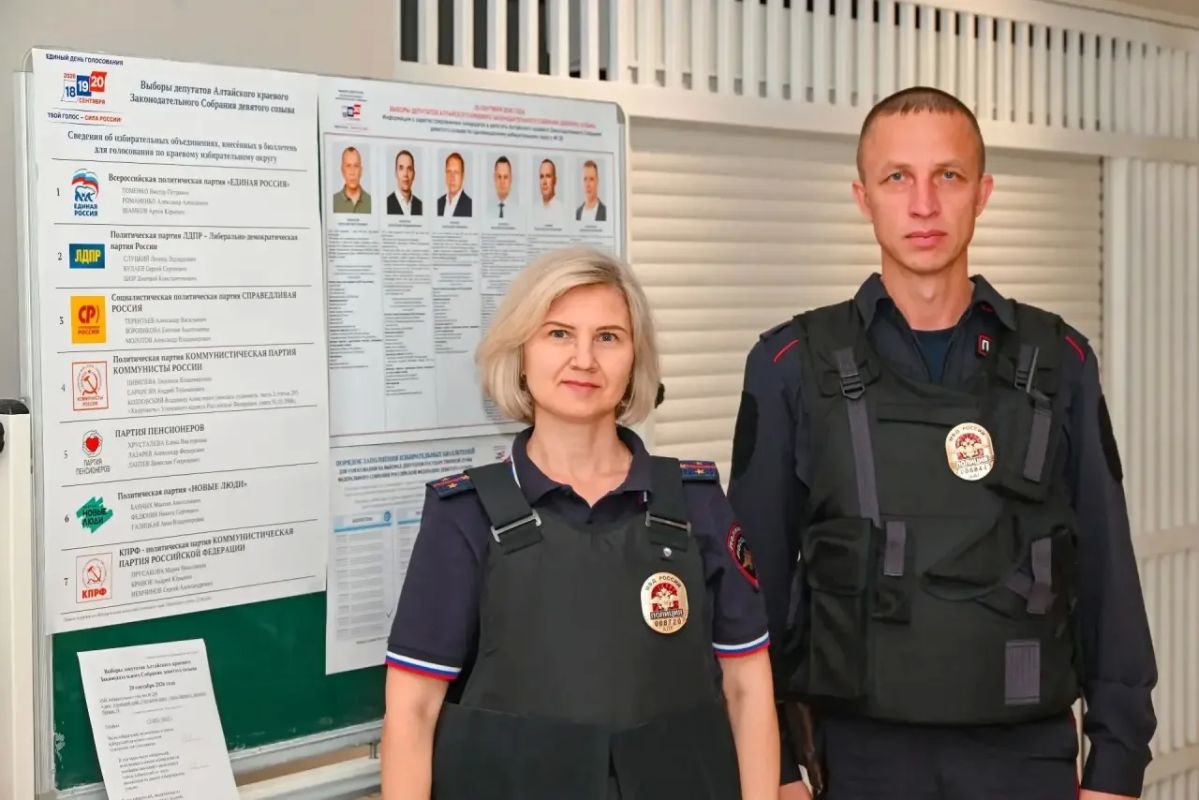 В Алтайском крае полицейские вместе с коллегами из других правоохранительных ведомств обеспечивали охрану общественного порядка и безопасность в период подготовки и проведения Единого дня голосования В Алтайском крае полицейские вместе с коллегами из других правоохранительных ведомств обеспечивали охрану общественного порядка и безопасность в период подготовки и проведения Единого дня голосования