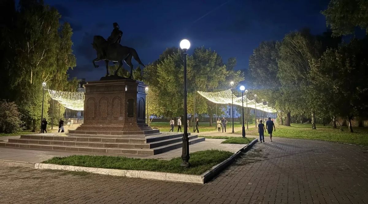 В парке Гаркавого приступили к установке сцены
