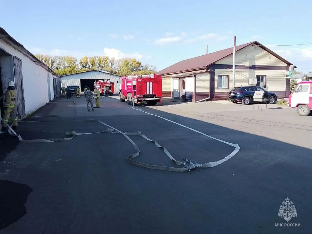 СпСпасение жизней — главная цель: в районах Алтайского края отработали действия при пожарах повышенного ранга Сегодня на всей территории Алтайского края прошли масштабные пожарно-тактические учения. Отрабатывались совместные... СпСпасение жизней — главная цель: в районах Алтайского края отработали действия при пожарах повышенного ранга Сегодня на всей территории Алтайского края прошли масштабные пожарно-тактические учения. Отрабатывались совместные...