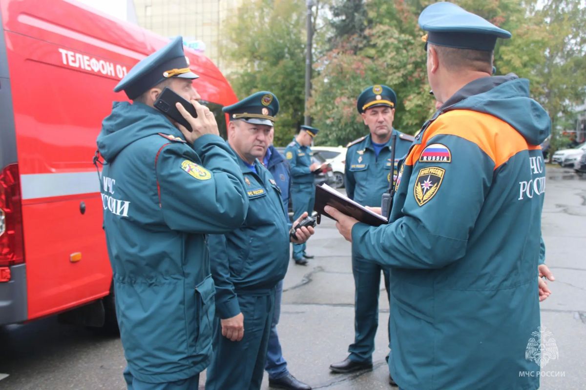 СпСпасение жизней — главная цель: в районах Алтайского края отработали действия при пожарах повышенного ранга Сегодня на всей территории Алтайского края прошли масштабные пожарно-тактические учения. Отрабатывались совместные... СпСпасение жизней — главная цель: в районах Алтайского края отработали действия при пожарах повышенного ранга Сегодня на всей территории Алтайского края прошли масштабные пожарно-тактические учения. Отрабатывались совместные...