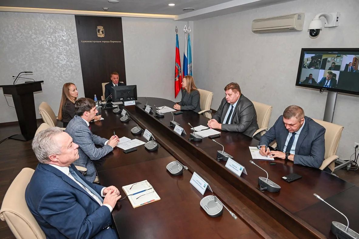 Вячеслав Франк провёл оперативное аппаратное совещание