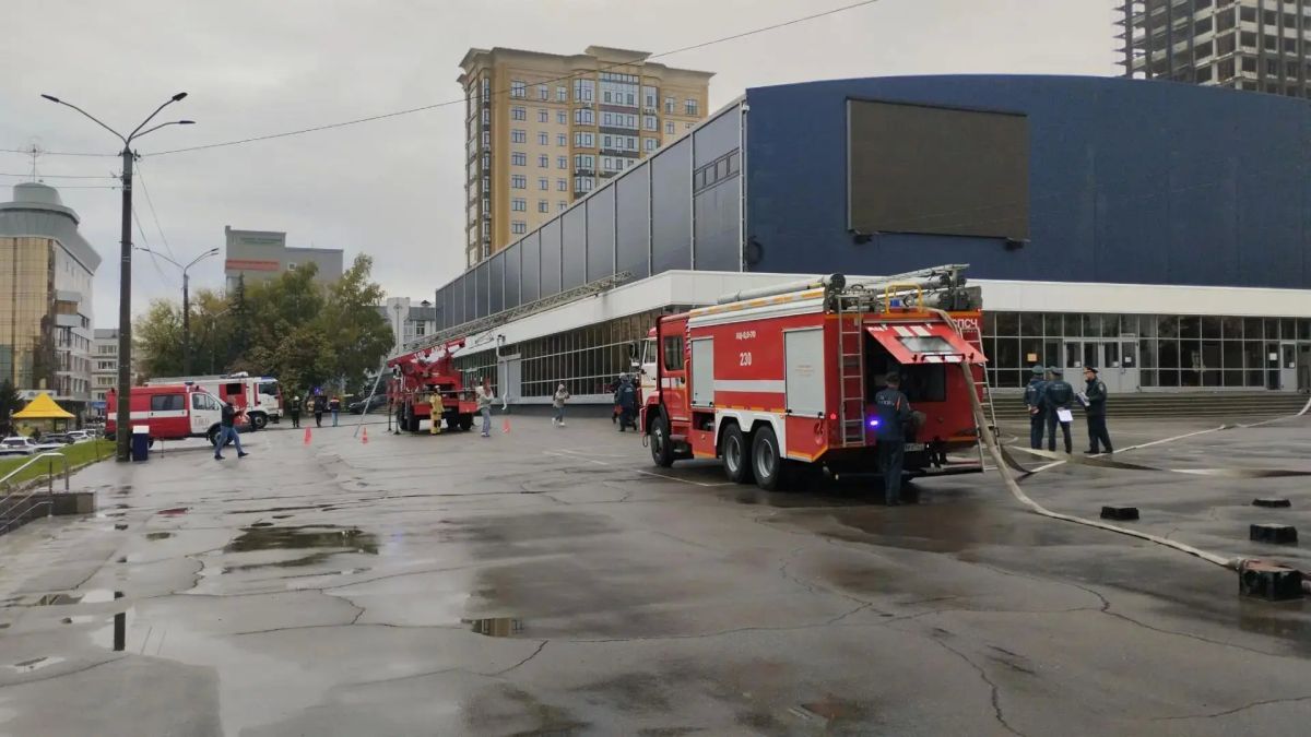 В «Титов-Арене» проходят пожарно-тактические учения В «Титов-Арене» проходят пожарно-тактические учения