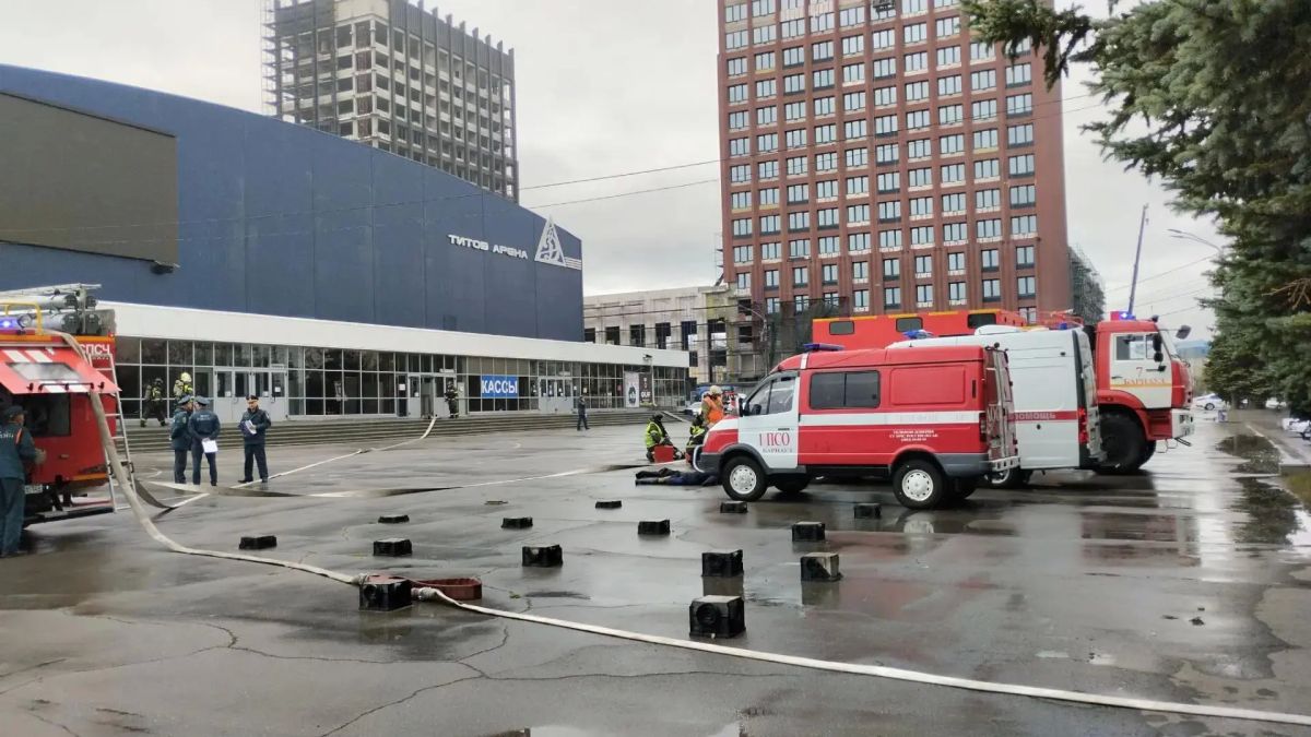 В «Титов-Арене» проходят пожарно-тактические учения В «Титов-Арене» проходят пожарно-тактические учения